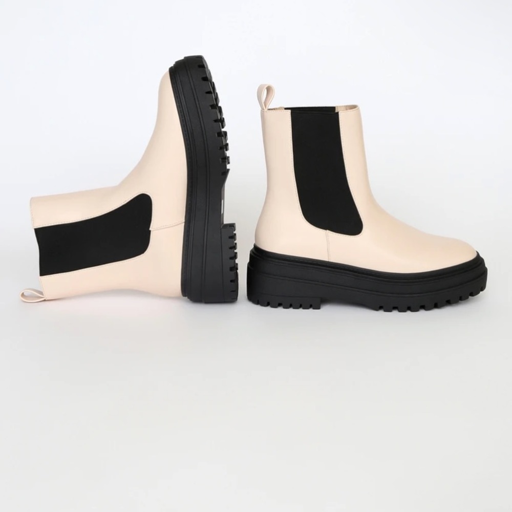 NWT Derrie Light Nude Platform Ankle Boots